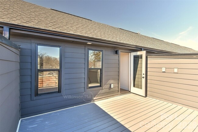 Building Photo - 2204 Northend Dr