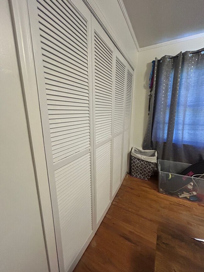 Building Photo - 110 Martin St