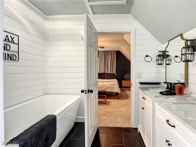 Building Photo - 207 SE 22nd St