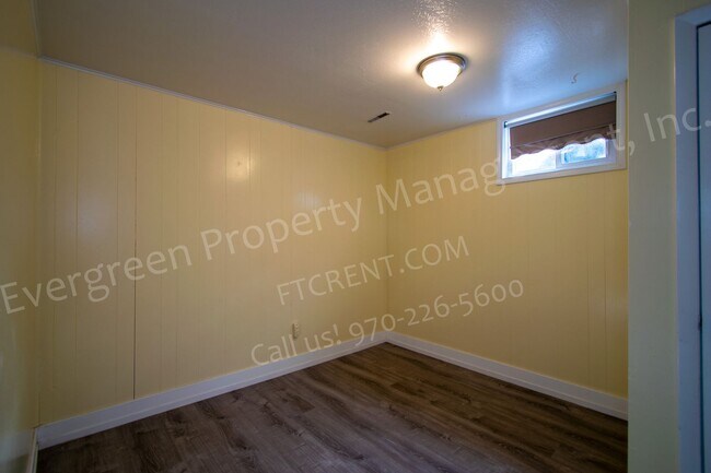Building Photo - Updated Garden Level Apartment in Central ...