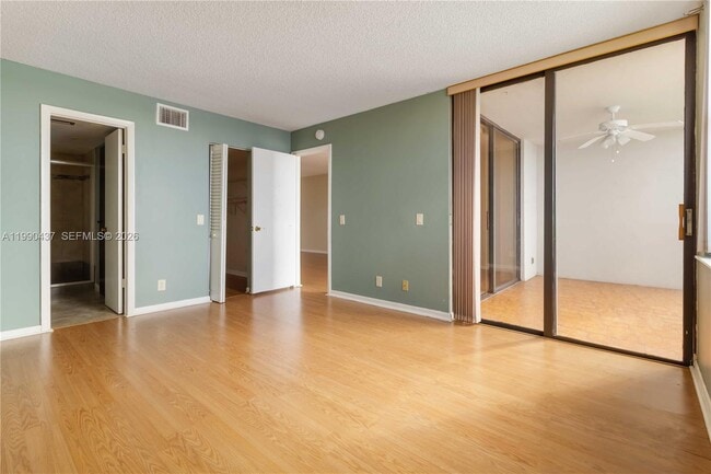 Building Photo - 110 Lake Emerald Dr