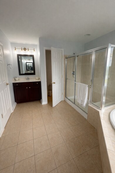 Building Photo - 2801 Ridgetop Ct