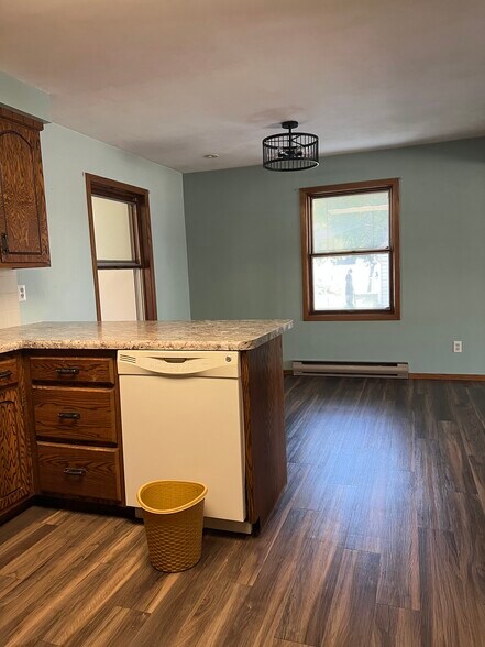 Dishwasher - 814 W Main St