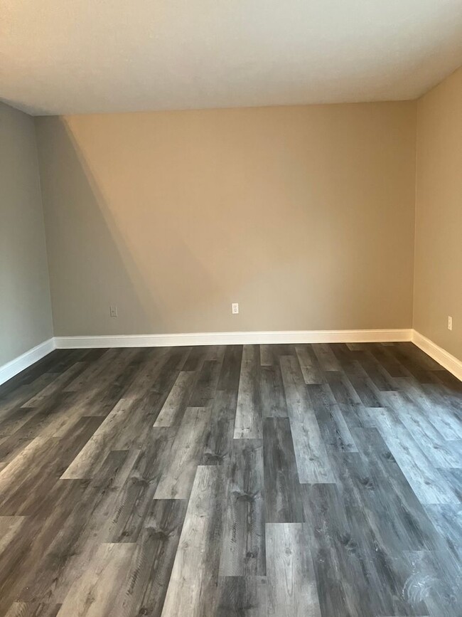 Building Photo - 3 bedroom 2.5 Bath condo for rent in the h...