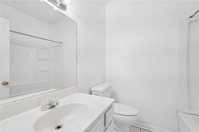 Building Photo - 2596 Bates St SE