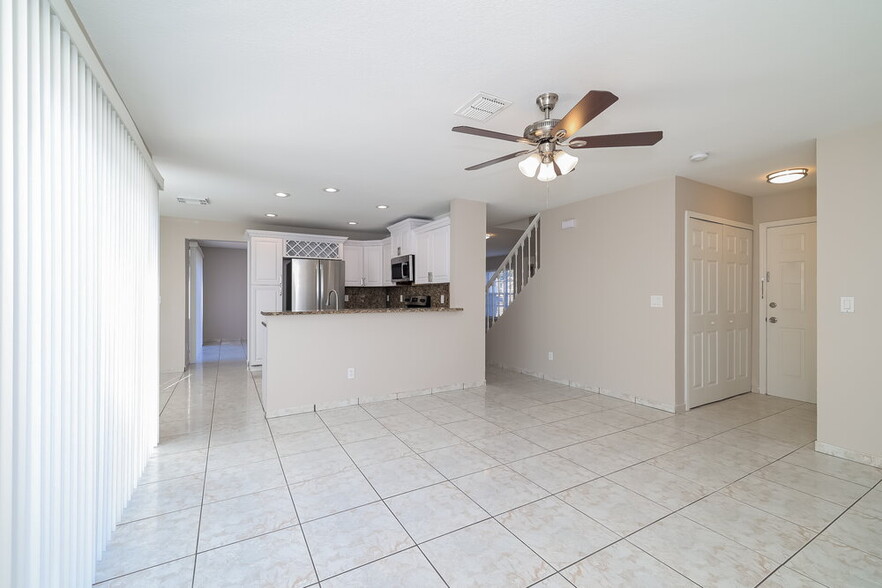 Building Photo - 3263 Fairfield Dr