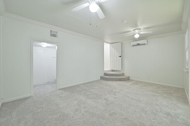 Building Photo - 3716 SE 23rd St