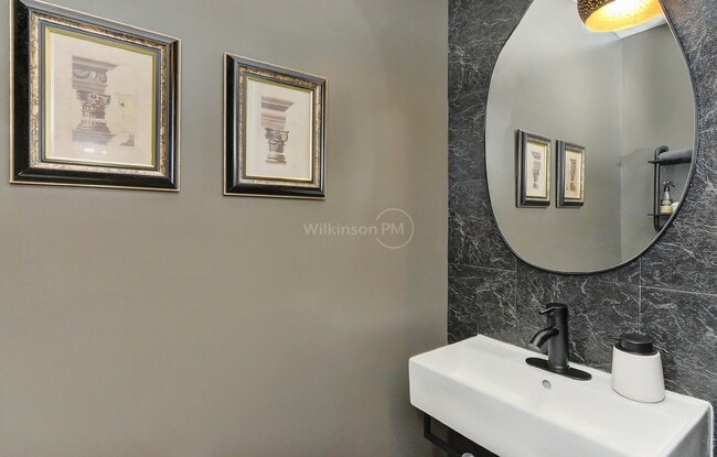 Building Photo - Stunning 4BD/2.5BTH 2-Story Single Family ...