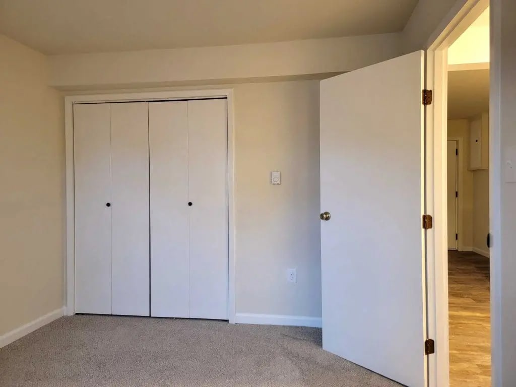 Building Photo - 675 E Main St