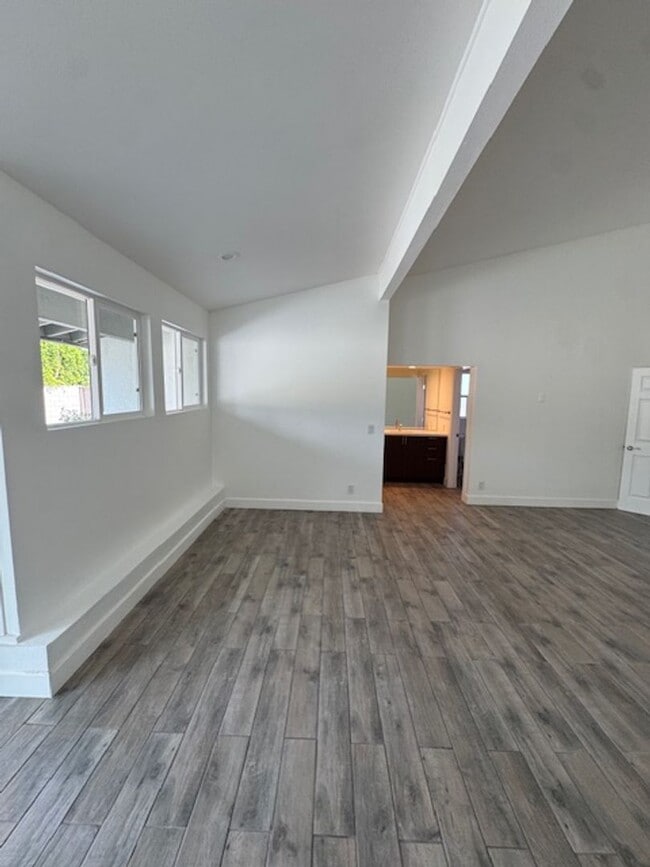 Building Photo - Welcome to your Palm Springs Retreat!