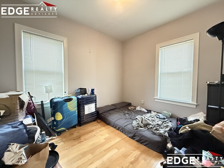 Building Photo - 83 Newbury St