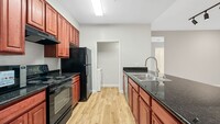 Building Photo - Major renovations and very well kept 3-Bedroom Apartment!