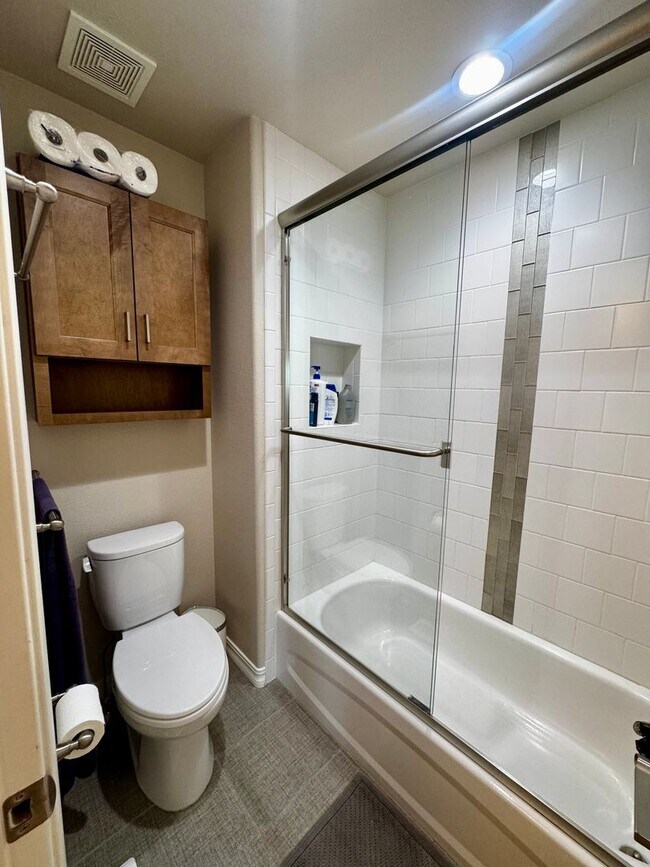 Building Photo - Stunning 5 Bedroom Home in Cordera with access to Community center with pool