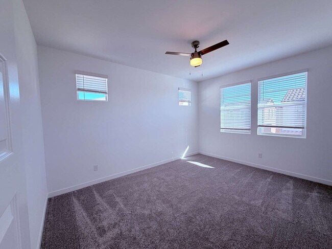 Building Photo - 10126 E Ulysses Ave