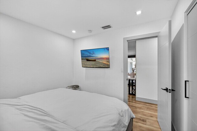 Building Photo - 12 Leeward Cir