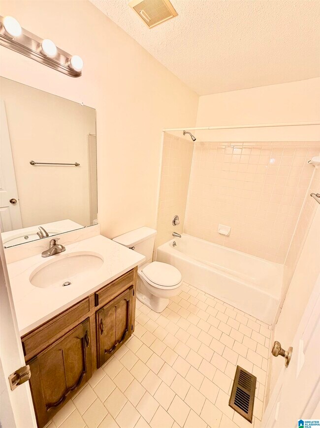 Building Photo - 303 Chase Plantation Cir