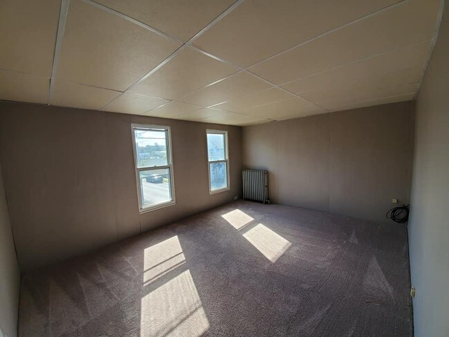 Building Photo - 2 E White St