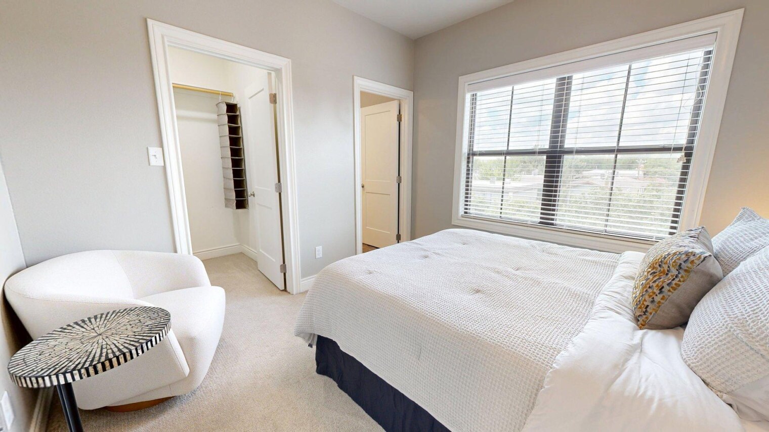 Building Photo - 636 Clay St