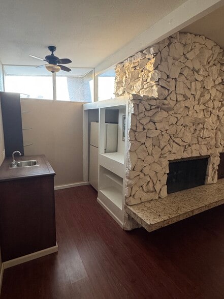 Building Photo - 225 S Wallace Dr