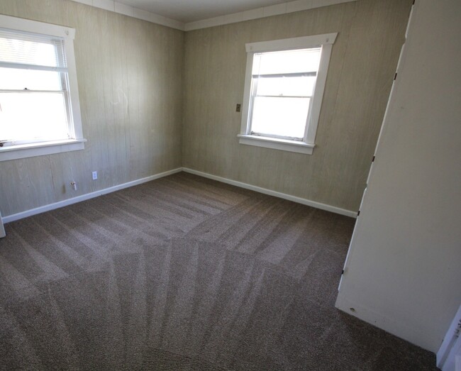Building Photo - 3 Bed/1 Bath House, super close to BYU cam...