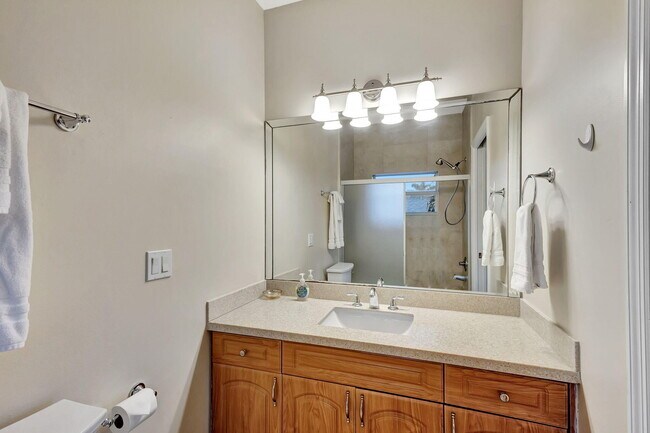 Building Photo - 13814 Yarmouth Dr