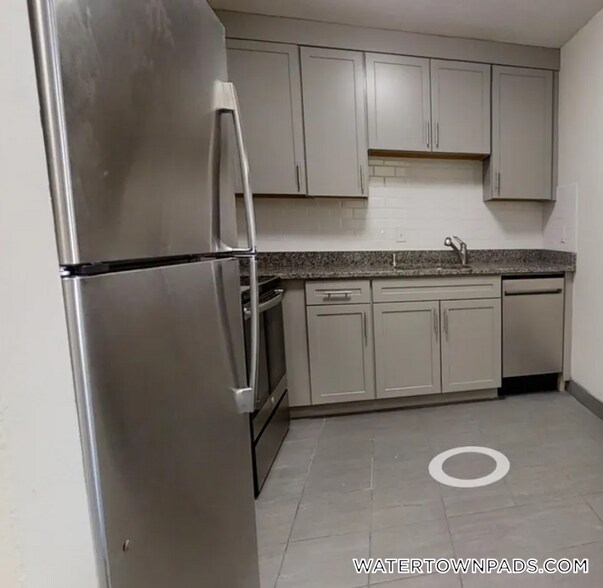 Building Photo - 24 Whites Ave