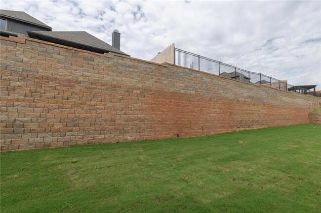 Building Photo - 8233 Hazelwood Way