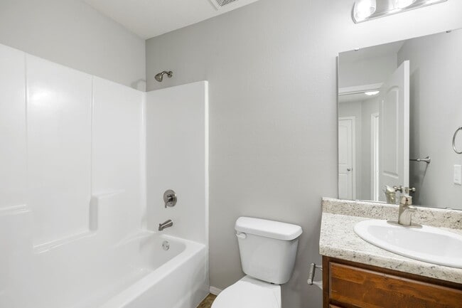 Building Photo - 4 Bedroom Home in Willard School Districts