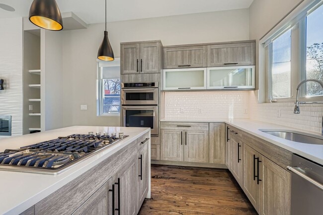 Building Photo - City Park West Home Available Immediately!