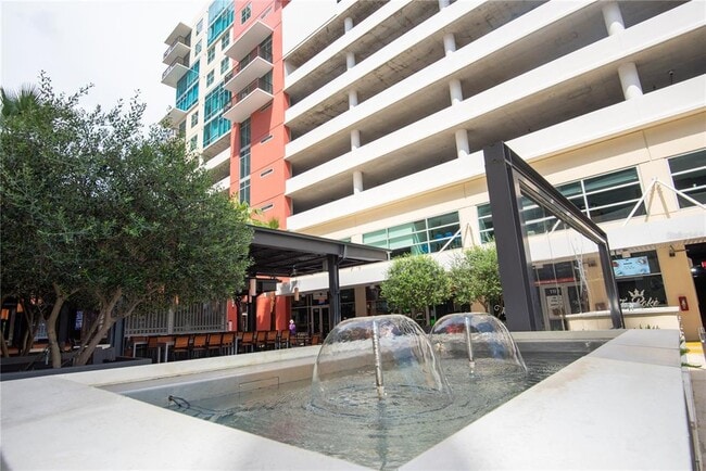 Building Photo - 1208 E Kennedy Blvd