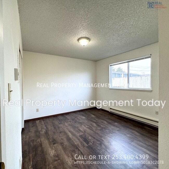 Building Photo - Delightful 2 bed and 1 bath unit in Tacoma...