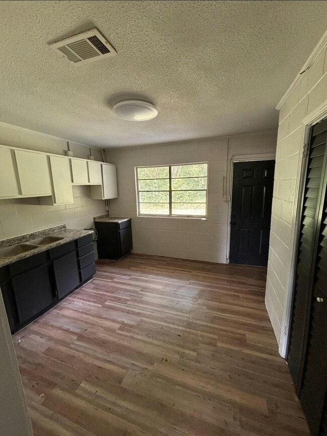 Building Photo - 1 E Westover Dr