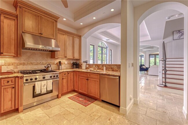 Building Photo - 1206 NE 1st St