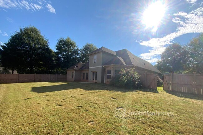 Building Photo - 300 Everly Cir