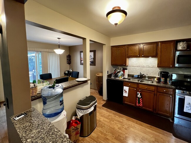Building Photo - 901 Little Falls Ct