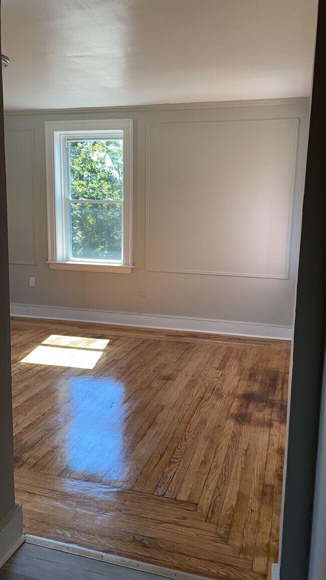 Building Photo - 323 Winthrop Ave