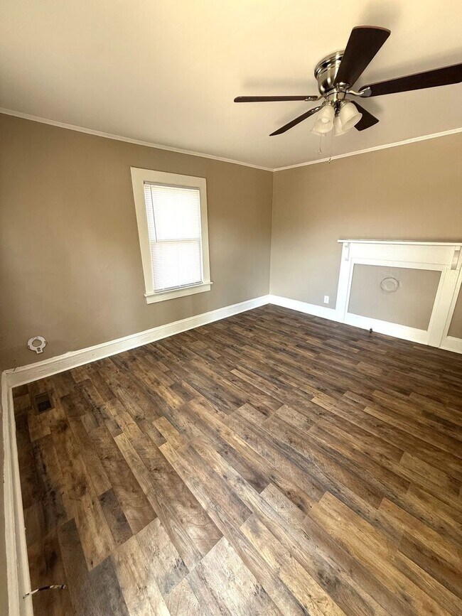 Building Photo - Duplex on Higgs St