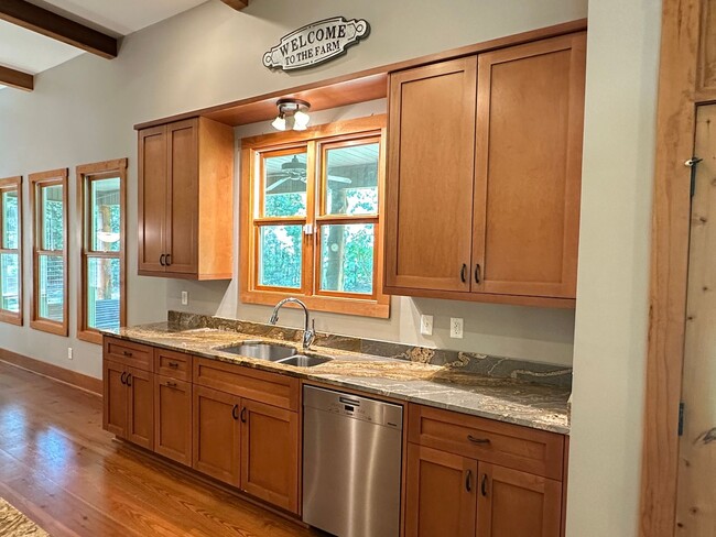 Building Photo - Charming 2 Bed, 2 Bath Custom Ranch on 5 P...