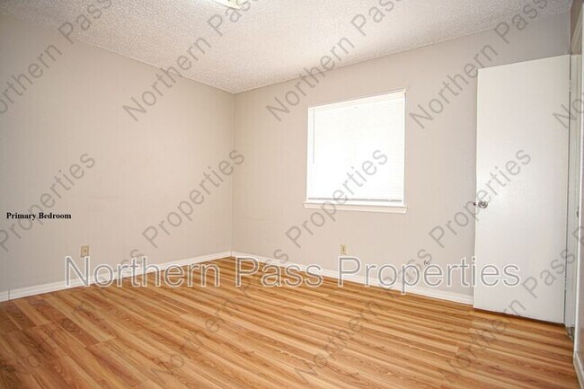 Building Photo - 8548 Arboleda Dr