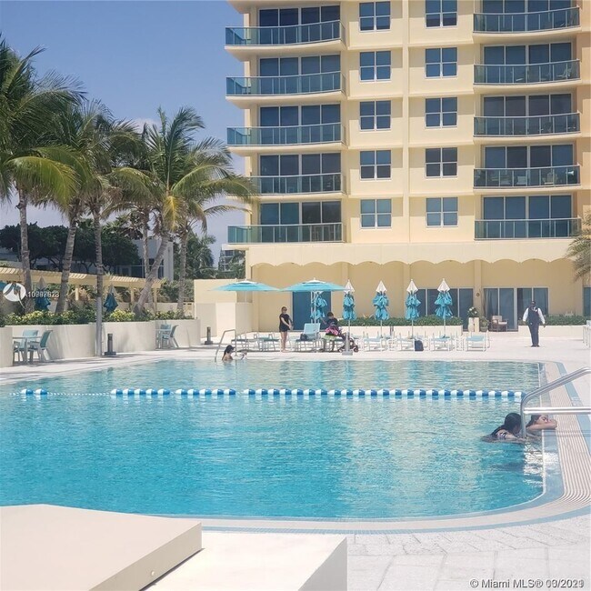 Building Photo - 2501 S Ocean Dr
