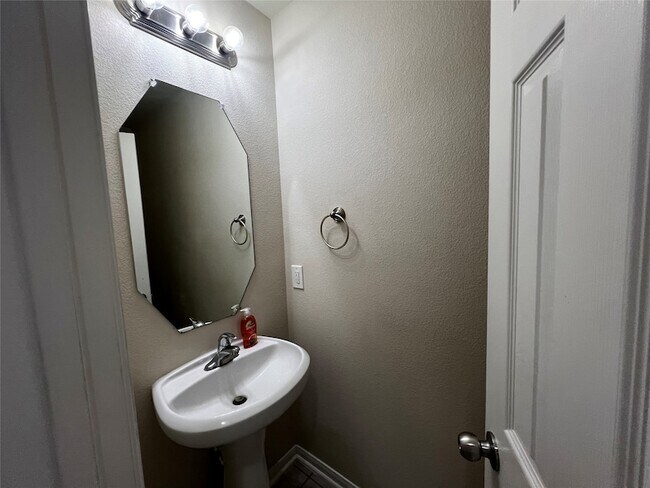 Building Photo - 10621 Sunflower Dr