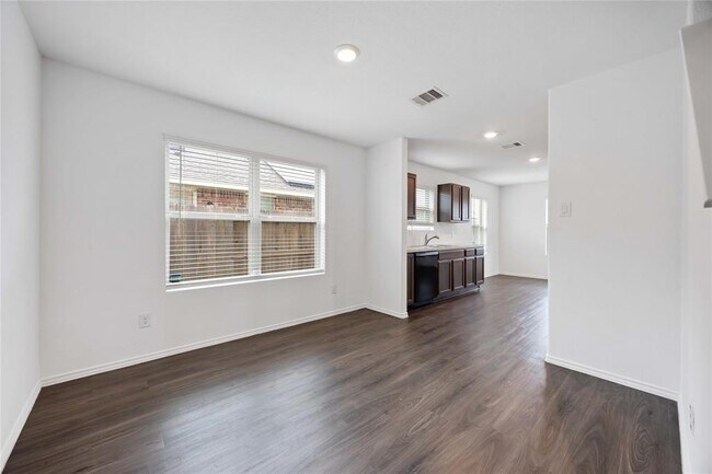 Building Photo - 14611 Broadbury Pond Rd