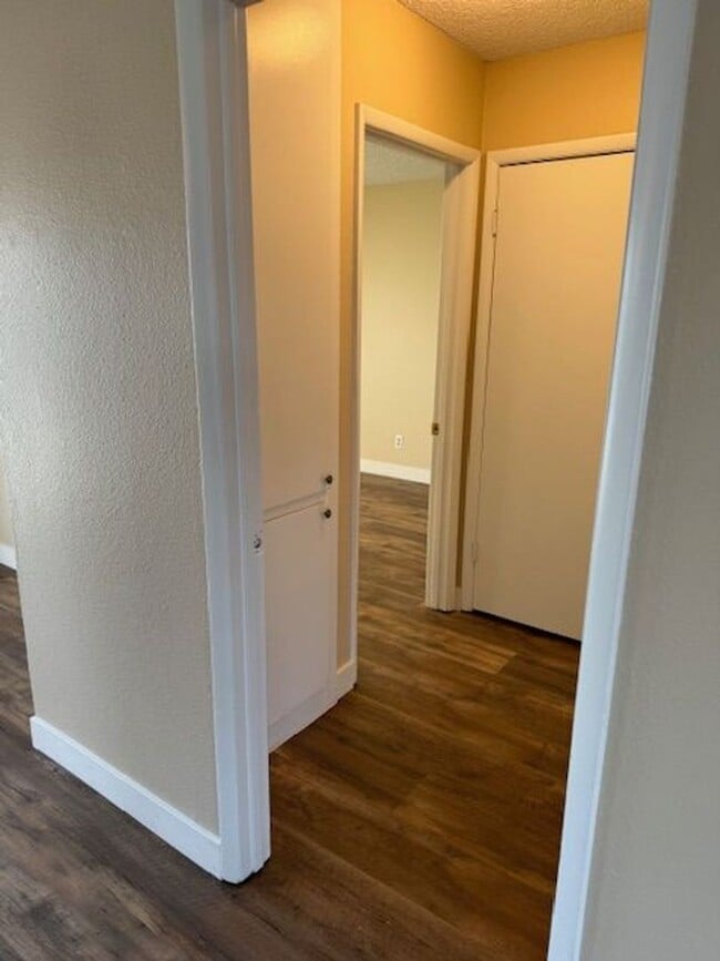 Building Photo - Spring Valley charmer