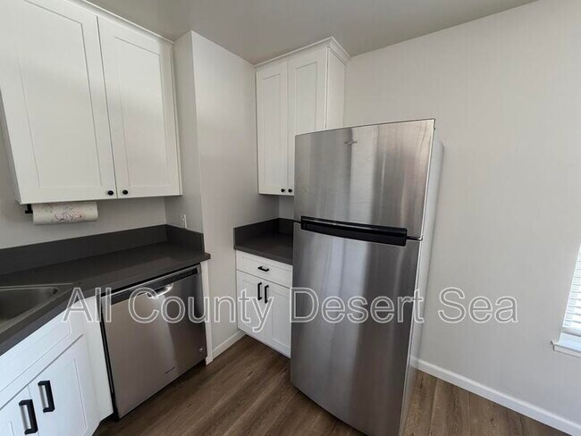 Building Photo - 414 13th St