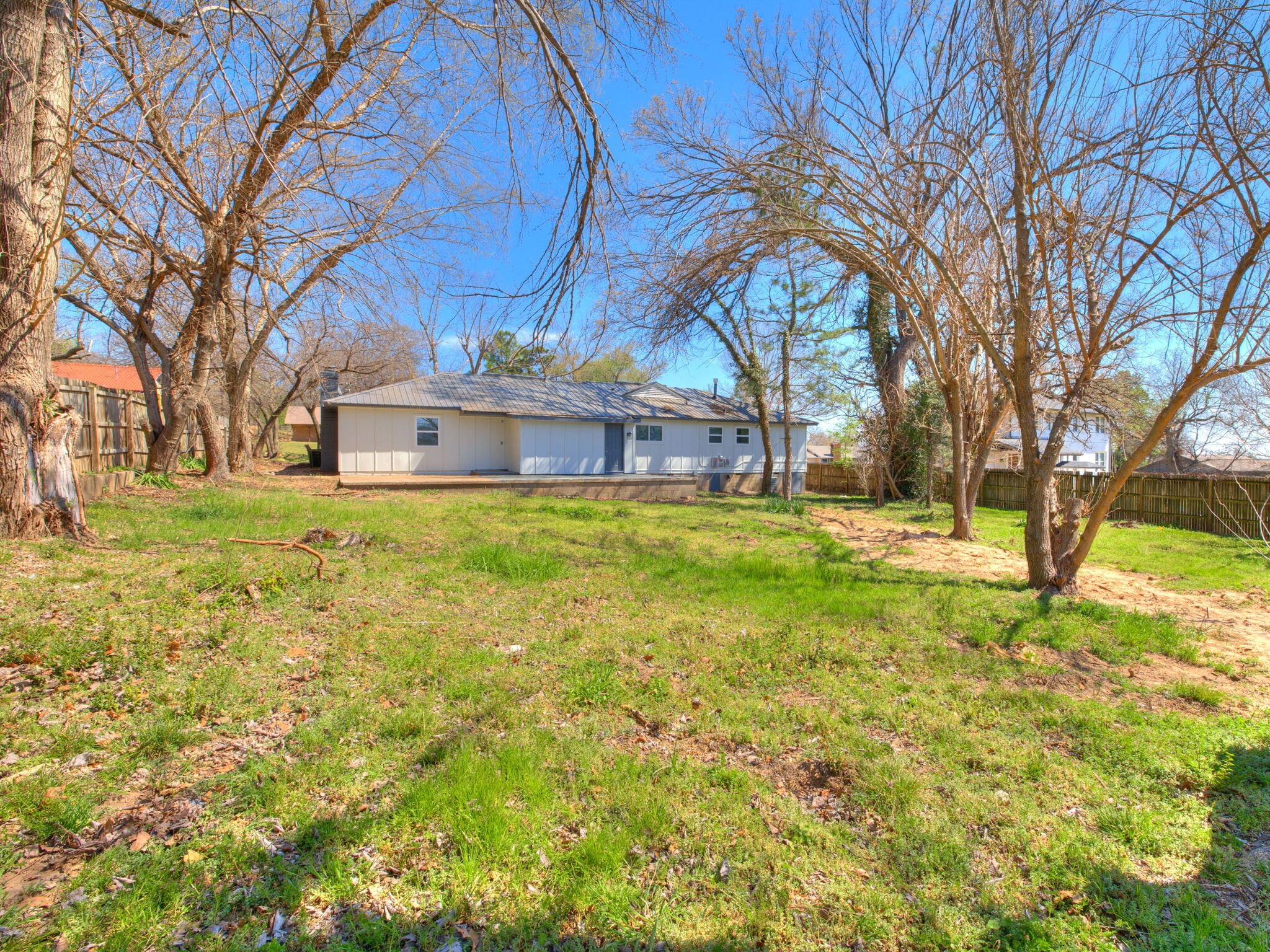 Building Photo - 1300 N McKinley Ave