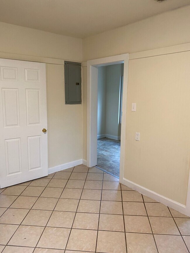 Building Photo - 2700 E Belt Blvd