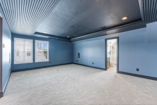 Building Photo - 447 N Gate Stone