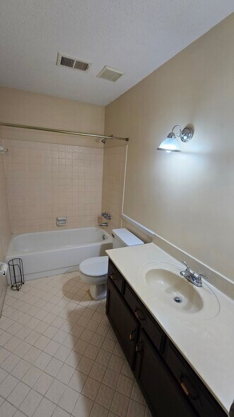 Building Photo - 1388 Hardwood Trl