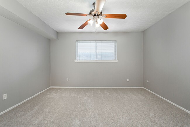 Building Photo - 10248 Regal Oaks Dr