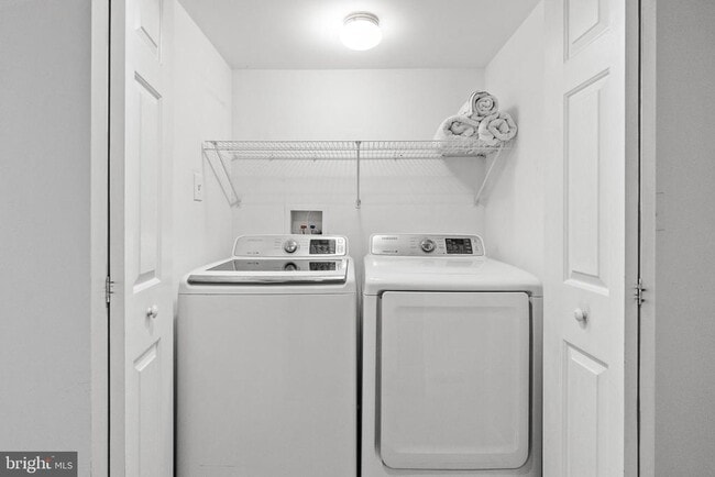 Building Photo - 547 Vanderslice St